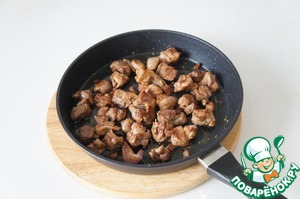 Слойки с бараниной, сыром и перцем