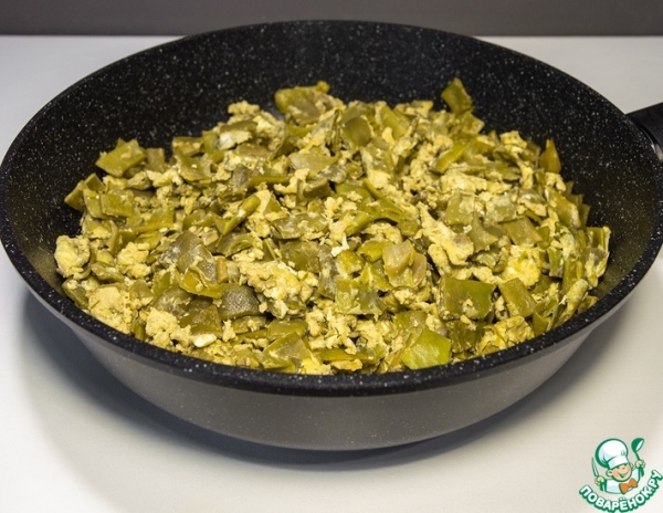 Азербайджанский скрэмбл Чыхыртма с фасолью Азербайджанский скрэмбл Чыхыртма с фасолью