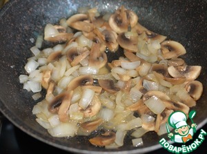 Бургер с индейкой, шпинатом и шампиньонами