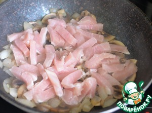 Бургер с индейкой, шпинатом и шампиньонами