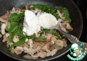 Бургер с индейкой, шпинатом и шампиньонами