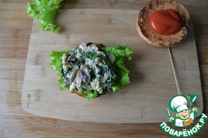 Бургер с индейкой, шпинатом и шампиньонами