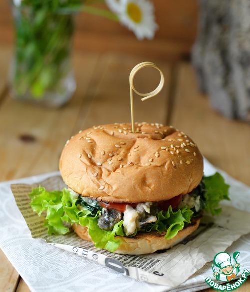 Бургер с индейкой, шпинатом и шампиньонами