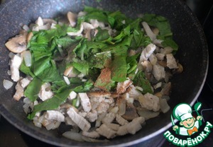 Бургер с индейкой, шпинатом и шампиньонами