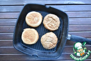 Бургер с колбасой из индейки Бургер с колбасой из индейки