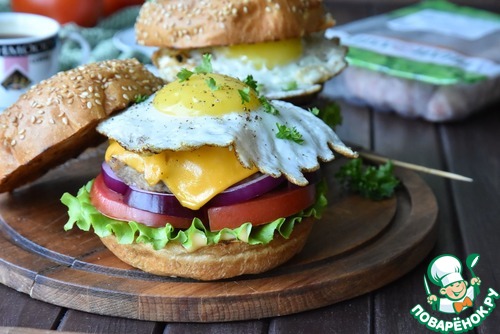 Бургер с колбасой из индейки Бургер с колбасой из индейки