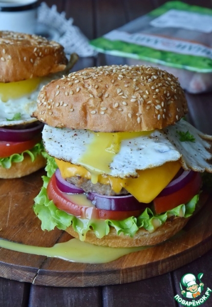 Бургер с колбасой из индейки Бургер с колбасой из индейки