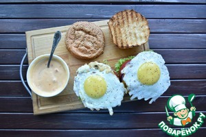 Бургер с колбасой из индейки Бургер с колбасой из индейки