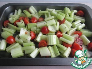 Черешковый сельдерей с томатами и пармезаном Черешковый сельдерей с томатами и пармезаном