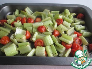 Черешковый сельдерей с томатами и пармезаном Черешковый сельдерей с томатами и пармезаном