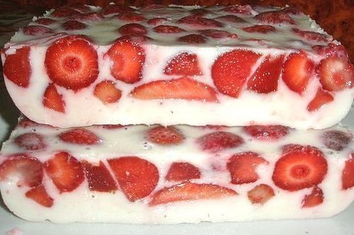 Заливной десерт &laquo;Клубника под снегом&raquo;