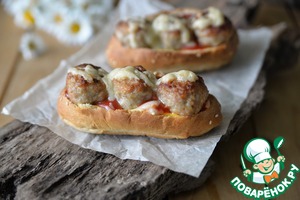 Фрикадельки из индейки, запечённые в булочке Фрикадельки из индейки, запечённые в булочке