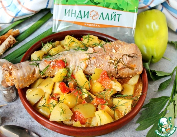 Голень индейки тушеная в соусе