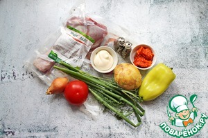 Голень индейки тушеная в соусе