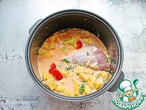 Голень индейки тушеная в соусе