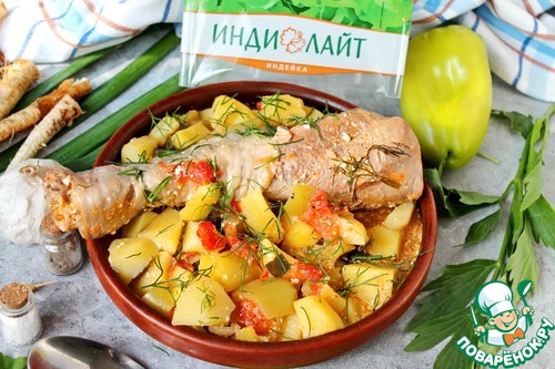 Голень индейки тушеная в соусе