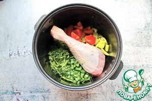 Голень индейки тушеная в соусе