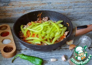 Индейка в остром овощном соусе