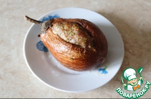Мятый баклажан, фаршированный бараниной
