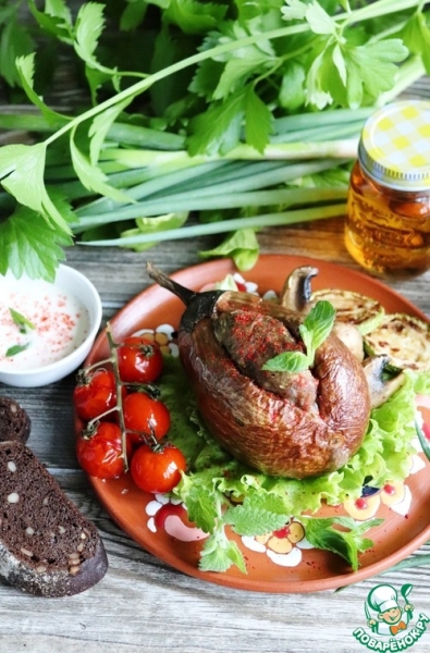 Мятый баклажан, фаршированный бараниной