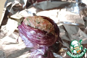 Мятый баклажан, фаршированный бараниной