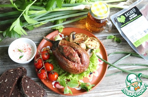 Мятый баклажан, фаршированный бараниной