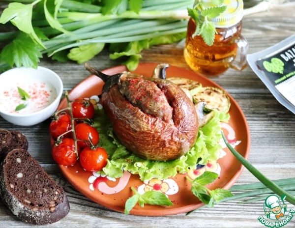 Мятый баклажан, фаршированный бараниной