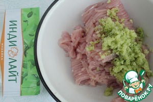 "Палочки" из фарша с белым соусом