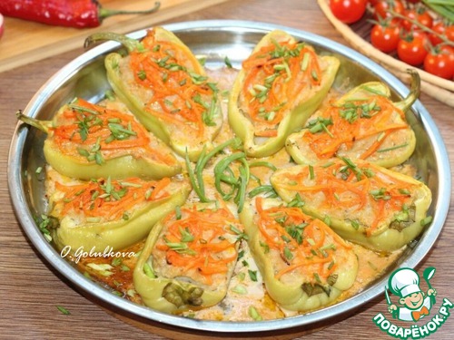 Половинки перца, запечённые с начинкой