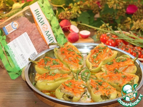 Половинки перца, запечённые с начинкой