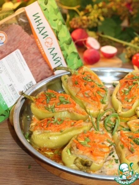 Половинки перца, запечённые с начинкой
