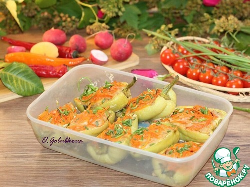 Половинки перца, запечённые с начинкой