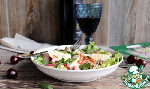 Салат с ветчиной и жареными кабачками