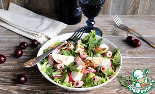 Салат с ветчиной и жареными кабачками