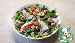 Салат с ветчиной и жареными кабачками