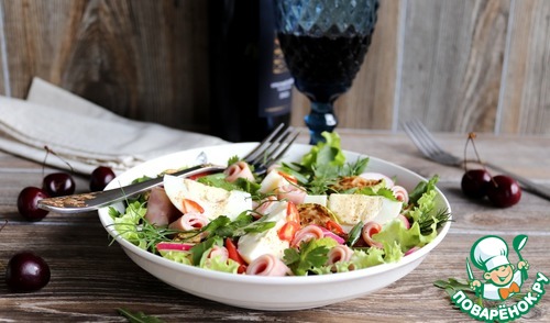 Салат с ветчиной и жареными кабачками
