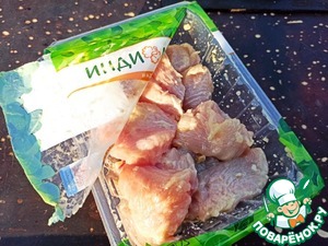 Шашлык из индейки с ягодным соусом