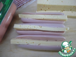 Сосиски, фаршированные сыром