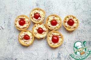 Тарталетки с колбасой и сыром