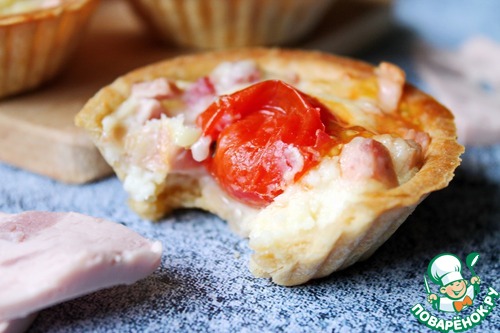 Тарталетки с колбасой и сыром