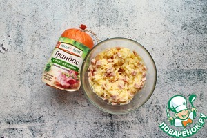 Тарталетки с колбасой и сыром