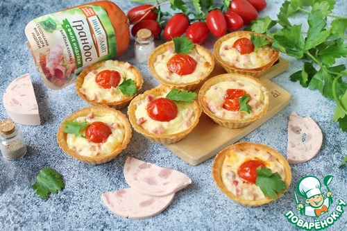 Тарталетки с колбасой и сыром
