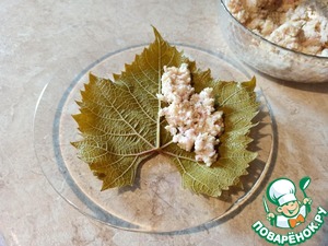 Виноградные листья, фаршированные ветчиной и сыром