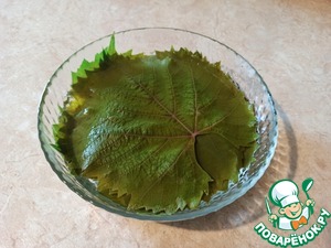 Виноградные листья, фаршированные ветчиной и сыром