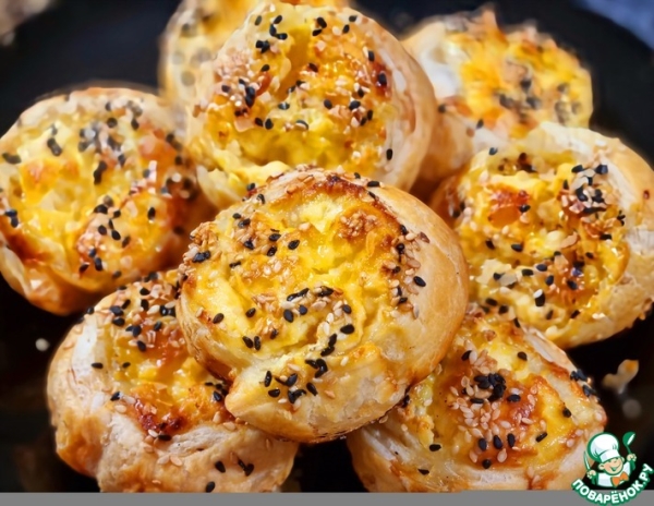 Слойки с творогом и сыром