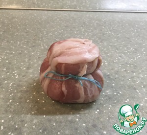 Мешочки из свинины с начинкой