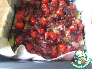 Сельдерей, запеченный с помидорами и беконом
