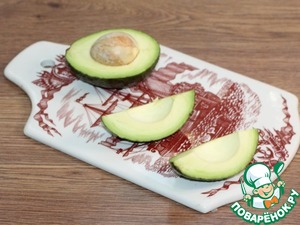 А-ля роллы с рыбой, сыром и авокадо А-ля роллы с рыбой, сыром и авокадо