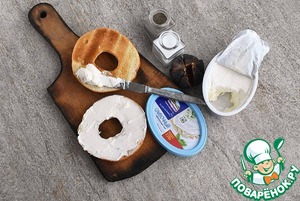 Бублик с куриной печенкой в карамели и творожным сыром Бублик с куриной печенкой в карамели и творожным сыром