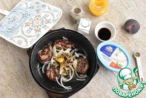 Бублик с куриной печенкой в карамели и творожным сыром Бублик с куриной печенкой в карамели и творожным сыром